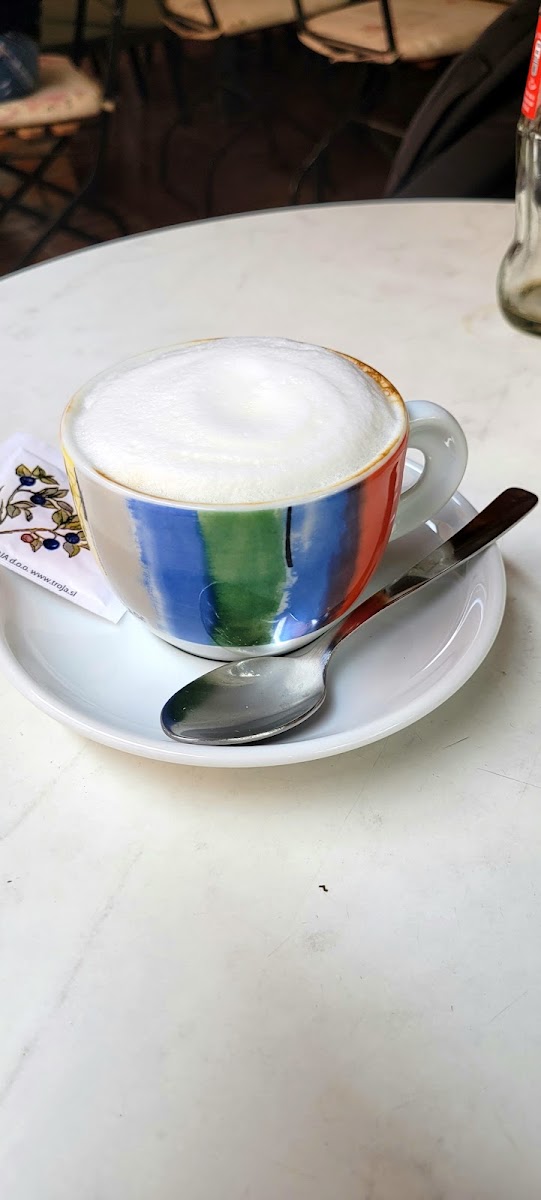 Toto Cafe Bar, Mojca Furman S.p.-8